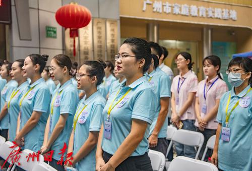 高手对决 家政服务员比拼五项技能(图2)