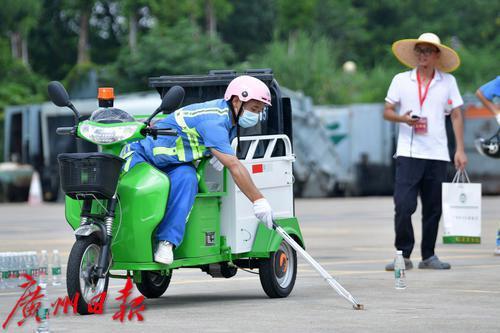 绕桩、捡起、倒车入库……这些技能上身，哪是环卫保洁这么简单(图3)